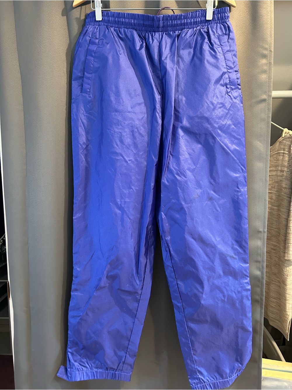 LLBean women’s size L nylon wind pant.